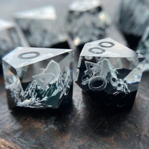 Mountain dice | byFlowerFox