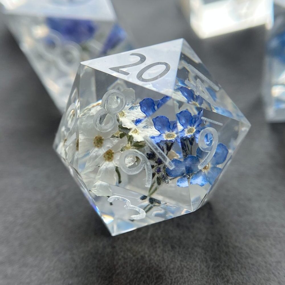 Blue and white forget me not dice d20
